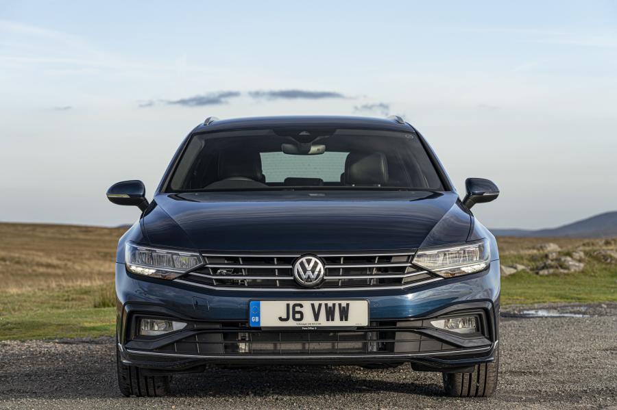  Volkswagen Passat R-Line Estate (B8) 2019 года  (UK) (фото 9 из 25)